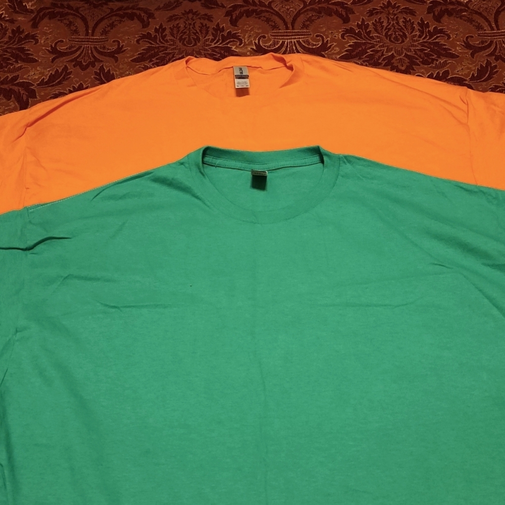 Set of 2 NWOT unisex Gildan short-sleeve t-shirts, 2XL
